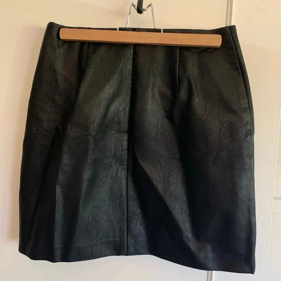 Club Monaco black faux leather mini skirt - Picture 8 of 13